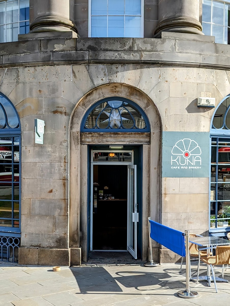 Kuna Cafe & Bakery